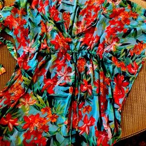 Tommy Bahama Florian coverup. In great condition.